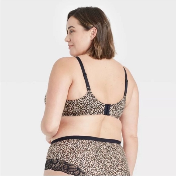 Leopard Print Padded Bra with Black Straps - Picture 3 of 5